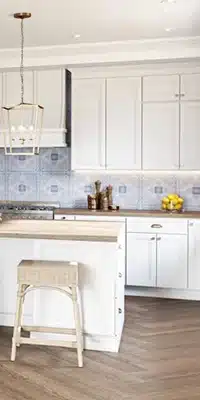 Oxford White cabinets installed in kitchen